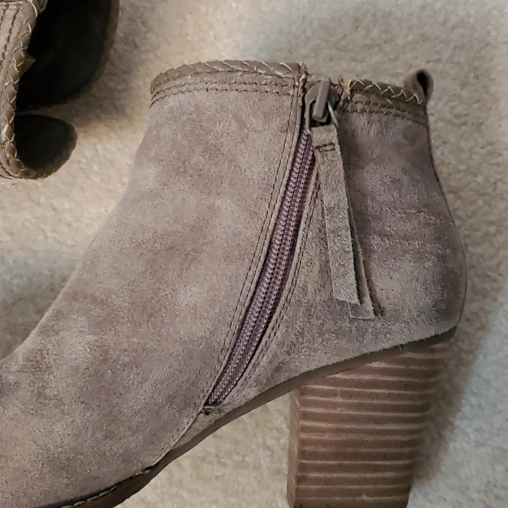Dolce Vita taupe gray booties with side zipper western size 9